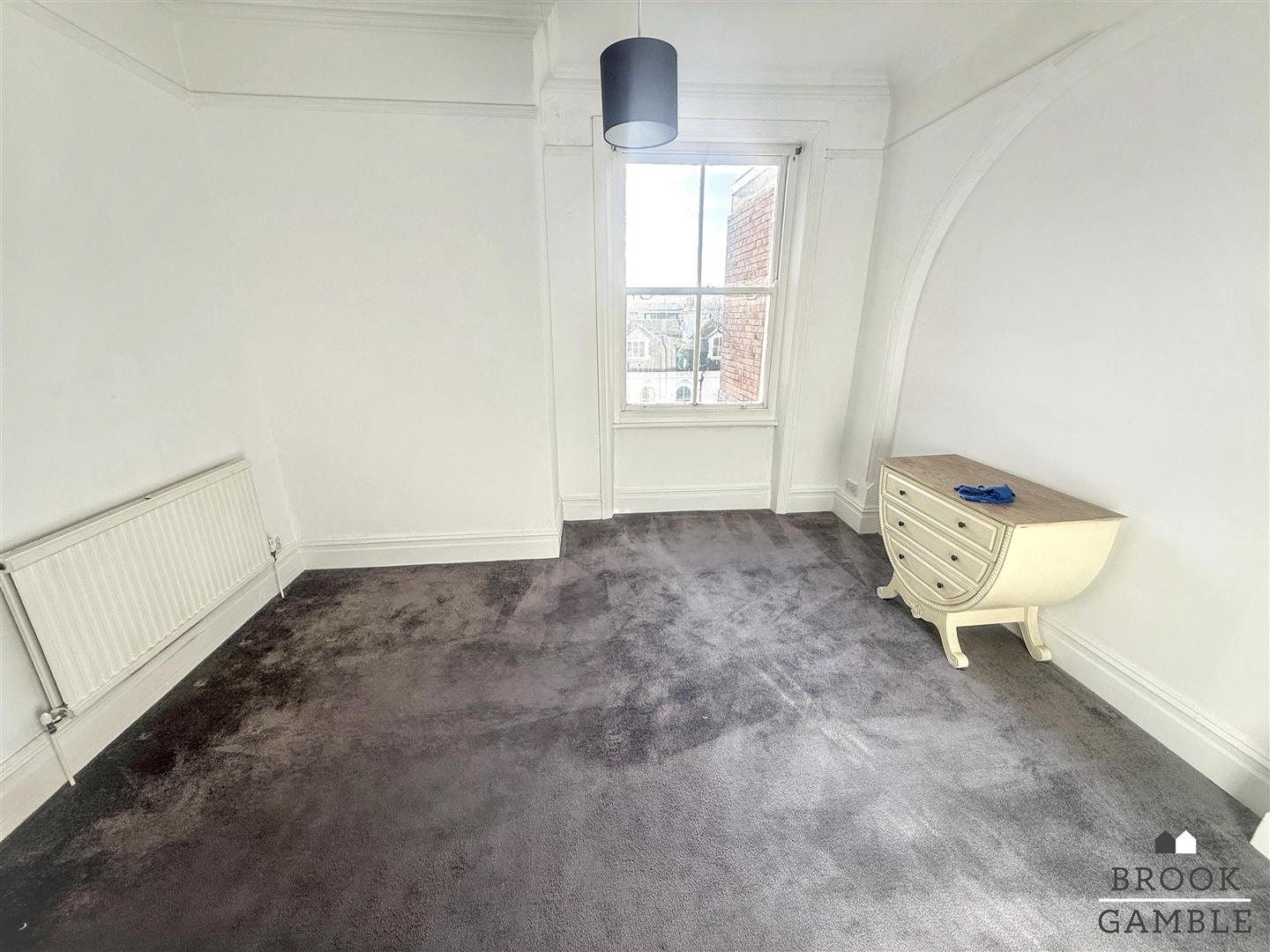 4 Bedroom Apartment. Hartington Place in Eastbourne,  9